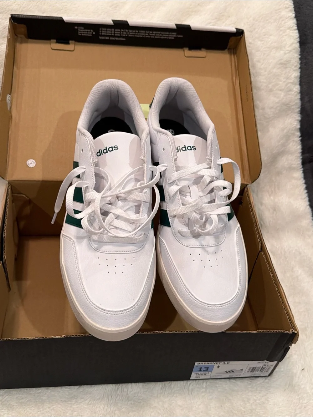 NWT Men's White Sneakers with Green Stripes Classic Low-Top Casual Shoe